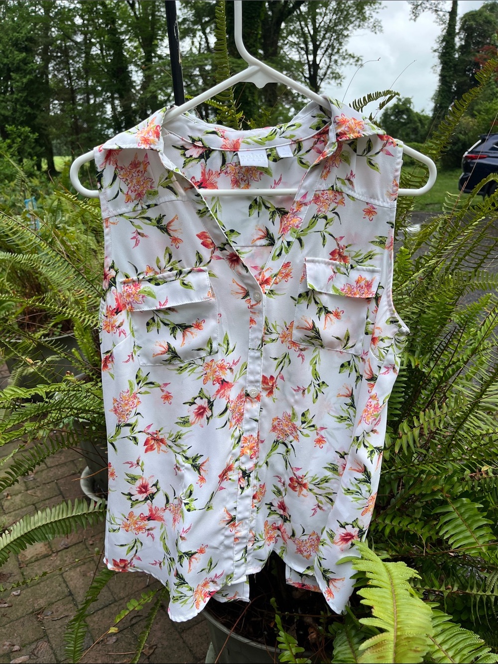 Sleeveless Floral Button-Front Top - White/Pink